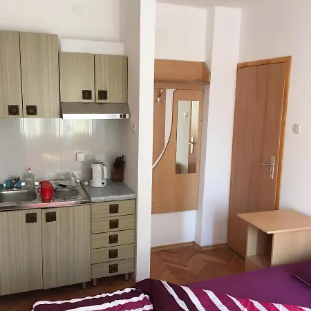 Feel Like Apartment