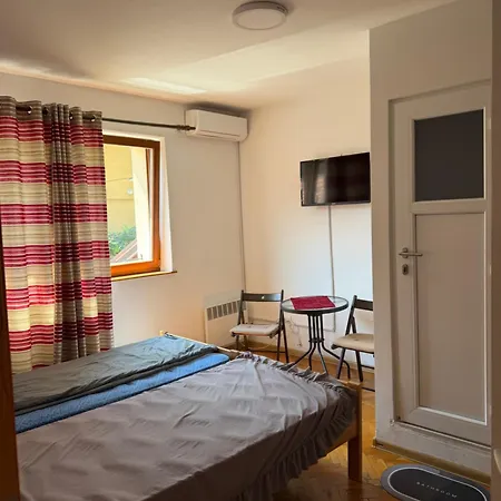 Feel Like Apartment